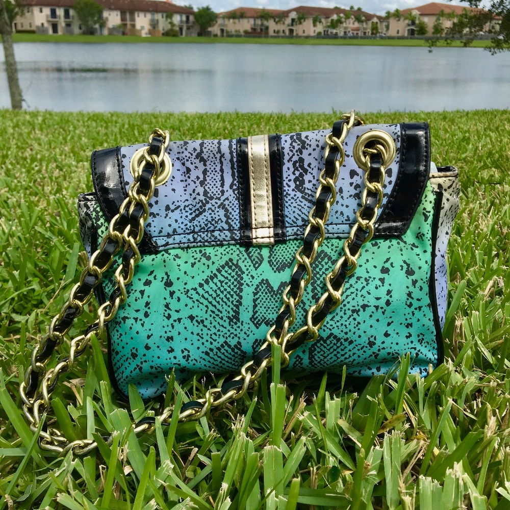 - ❌❌ SOLD ❌❌ Snakeskin Chain Purse Bag - Picture 3 of 8